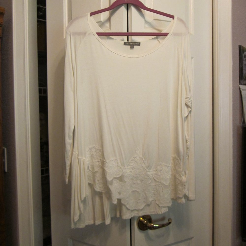 Kate & Mallory White Embroidered Tunic Sz XL